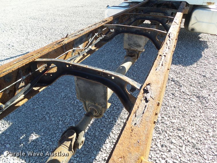 image for item DA7162 2001 International 4700  truck cab and chassis