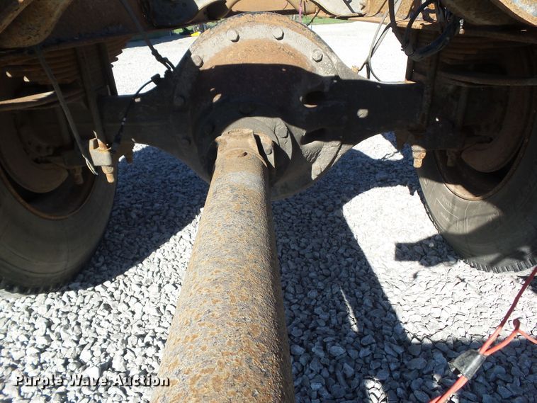 image for item DA7162 2001 International 4700  truck cab and chassis