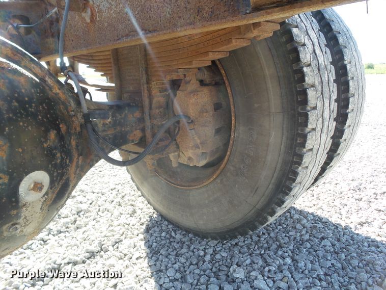 image for item DA7162 2001 International 4700  truck cab and chassis