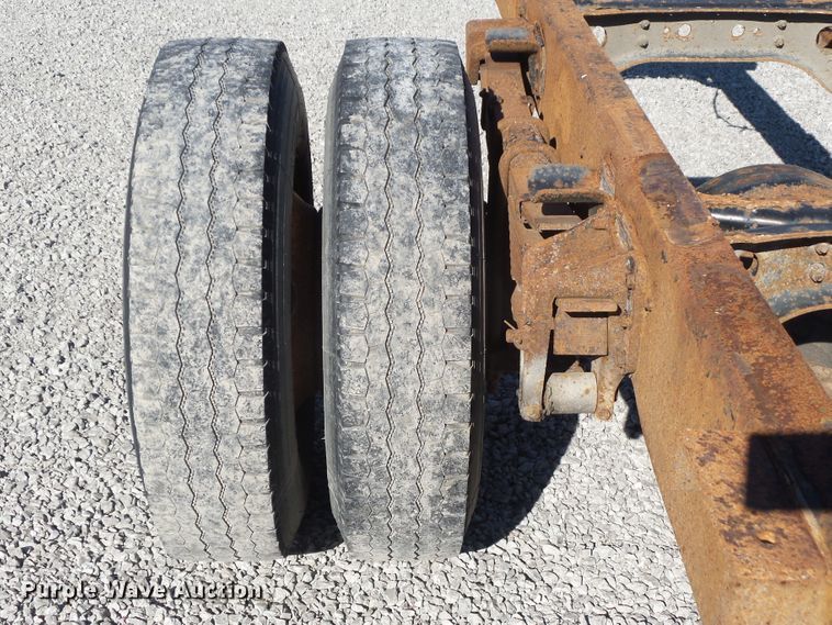 image for item DA7162 2001 International 4700  truck cab and chassis