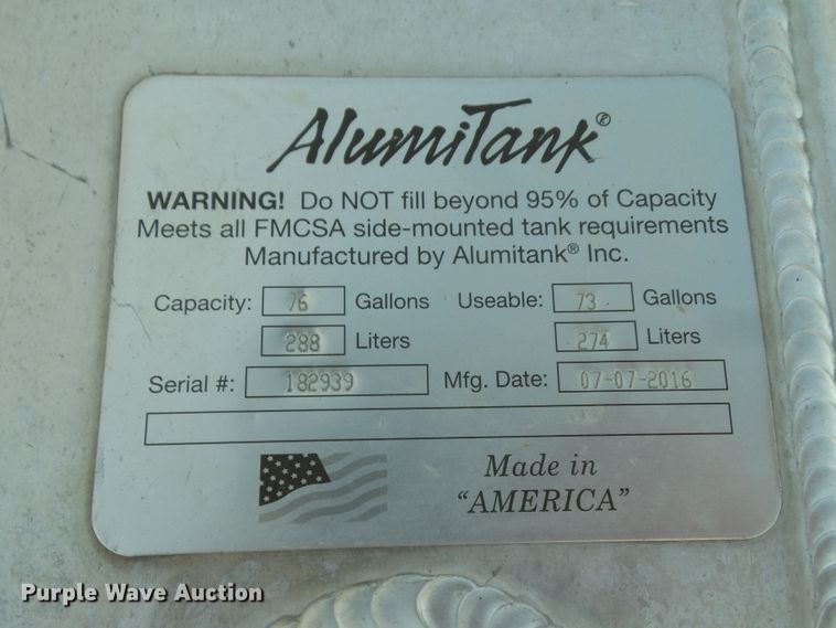 image for item DA7162 2001 International 4700  truck cab and chassis