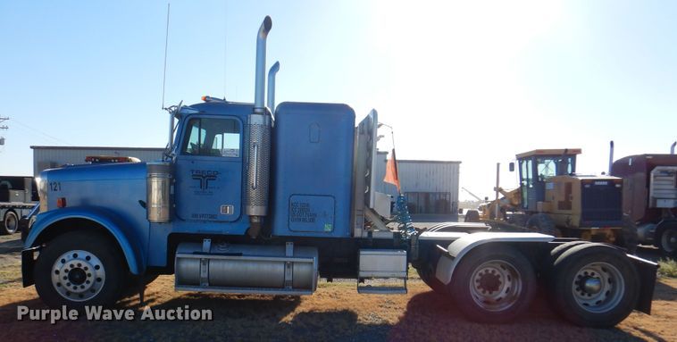 image for item DI5739 1997 Freightliner Classic XL FLD120  semi truck