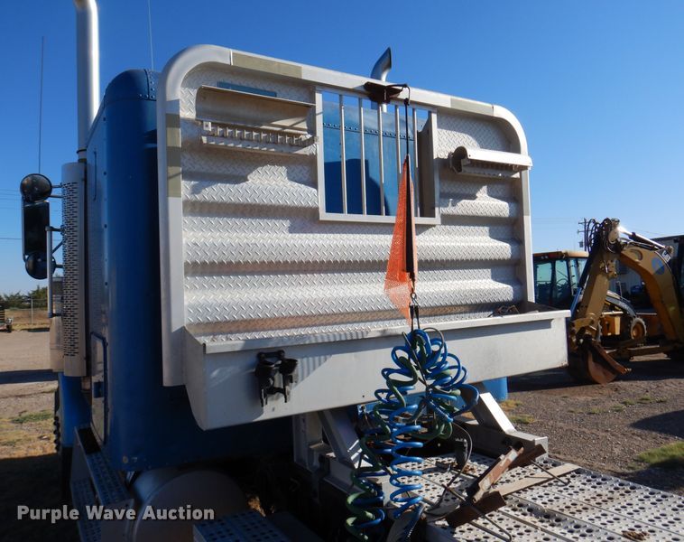 image for item DI5739 1997 Freightliner Classic XL FLD120  semi truck