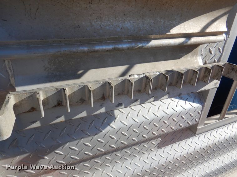 image for item DI5739 1997 Freightliner Classic XL FLD120  semi truck