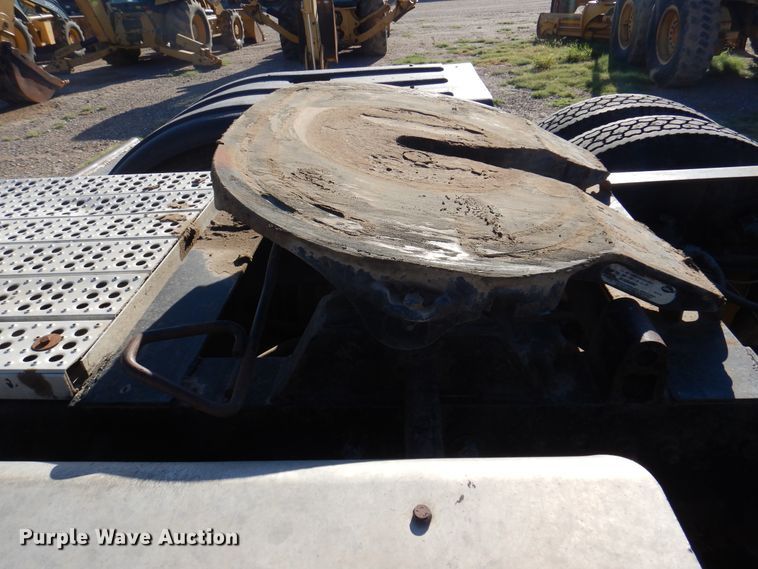 image for item DI5739 1997 Freightliner Classic XL FLD120  semi truck