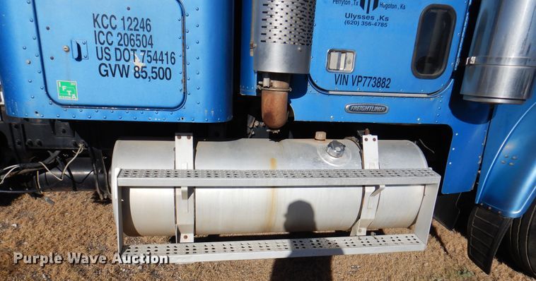 image for item DI5739 1997 Freightliner Classic XL FLD120  semi truck