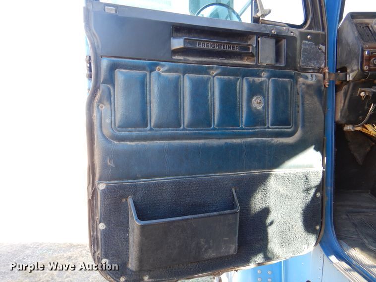 image for item DI5739 1997 Freightliner Classic XL FLD120  semi truck