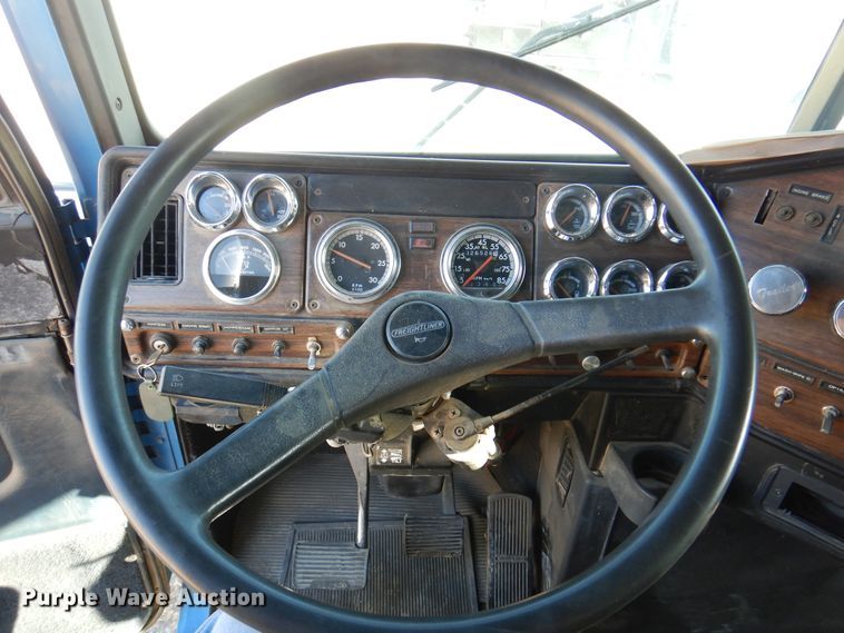 image for item DI5739 1997 Freightliner Classic XL FLD120  semi truck