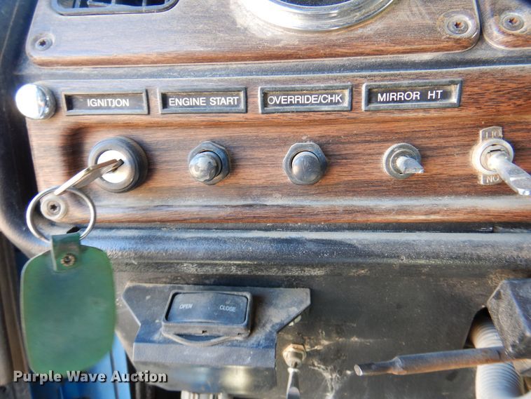 image for item DI5739 1997 Freightliner Classic XL FLD120  semi truck