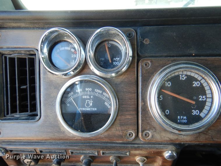 image for item DI5739 1997 Freightliner Classic XL FLD120  semi truck