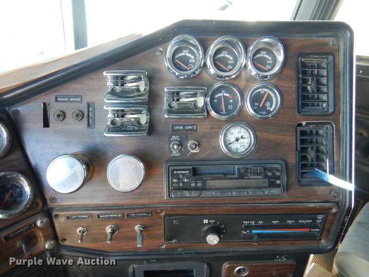 image for item DI5739 1997 Freightliner Classic XL FLD120  semi truck