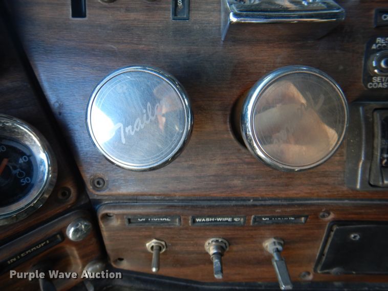 image for item DI5739 1997 Freightliner Classic XL FLD120  semi truck