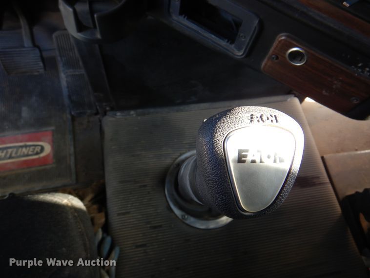 image for item DI5739 1997 Freightliner Classic XL FLD120  semi truck