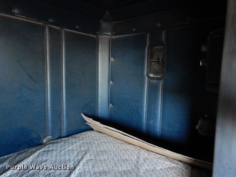 image for item DI5739 1997 Freightliner Classic XL FLD120  semi truck