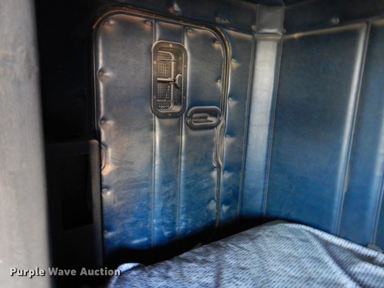 image for item DI5739 1997 Freightliner Classic XL FLD120  semi truck