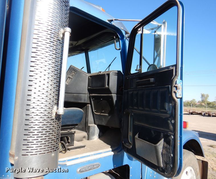 image for item DI5739 1997 Freightliner Classic XL FLD120  semi truck