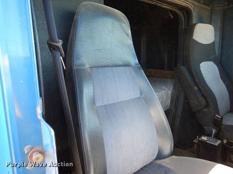 image for item DI5739 1997 Freightliner Classic XL FLD120  semi truck