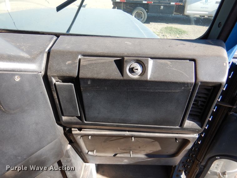 image for item DI5739 1997 Freightliner Classic XL FLD120  semi truck