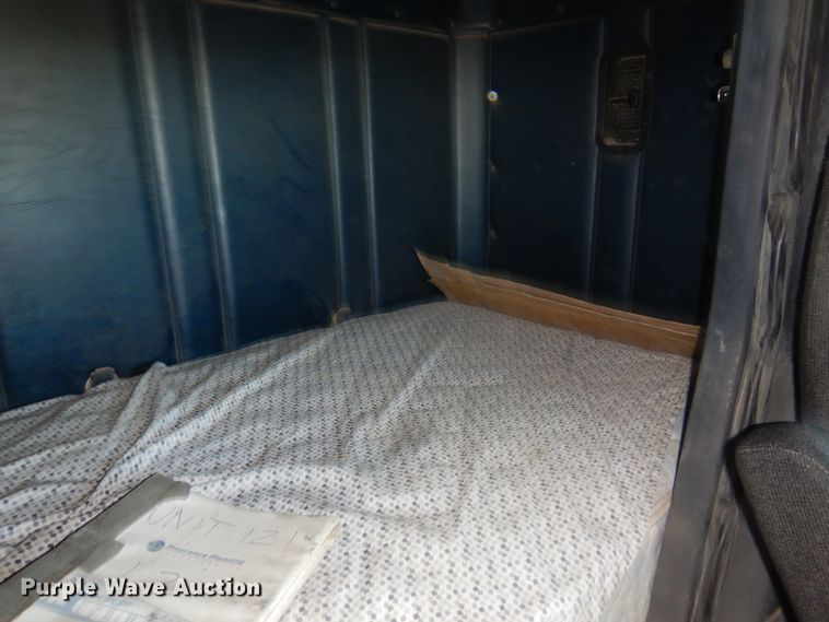 image for item DI5739 1997 Freightliner Classic XL FLD120  semi truck