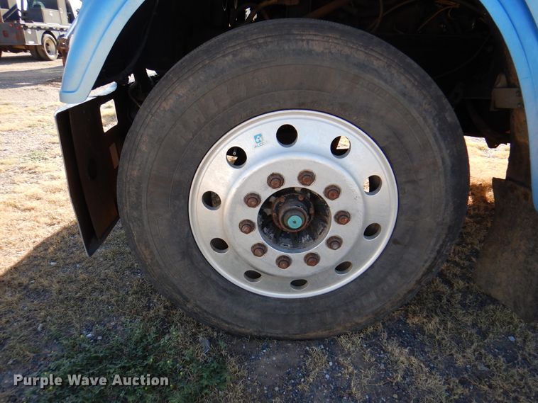 image for item DI5739 1997 Freightliner Classic XL FLD120  semi truck