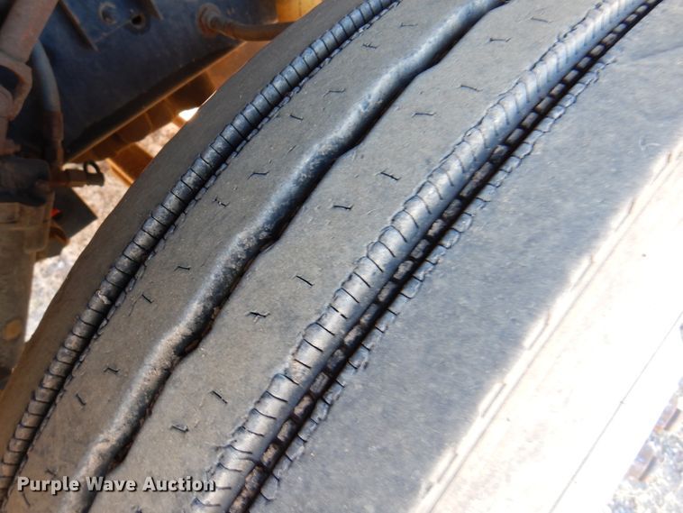 image for item DI5739 1997 Freightliner Classic XL FLD120  semi truck