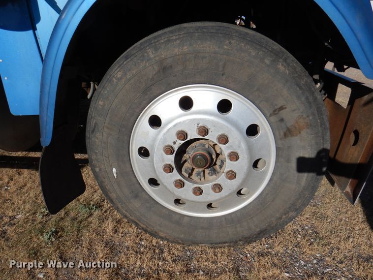 image for item DI5739 1997 Freightliner Classic XL FLD120  semi truck