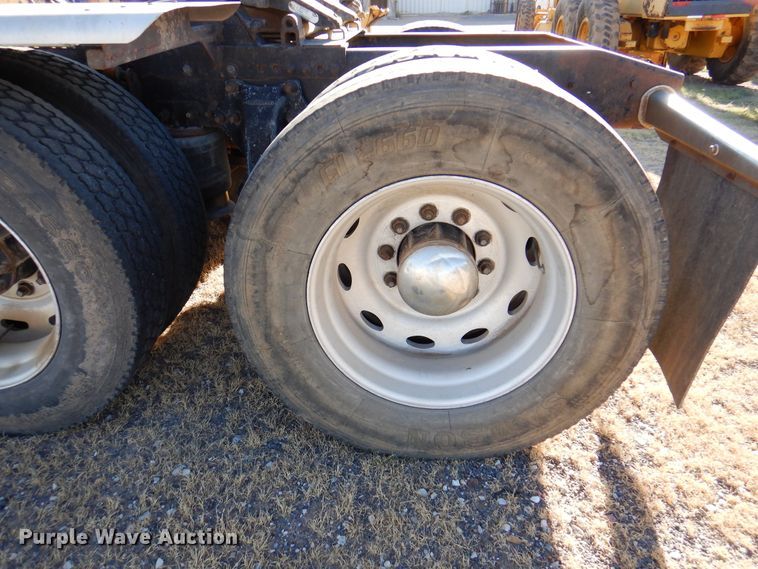 image for item DI5739 1997 Freightliner Classic XL FLD120  semi truck