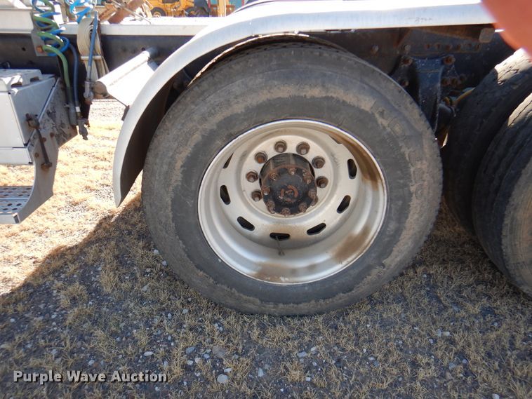 image for item DI5739 1997 Freightliner Classic XL FLD120  semi truck