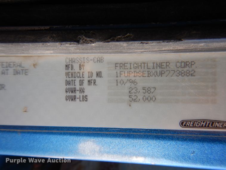 image for item DI5739 1997 Freightliner Classic XL FLD120  semi truck