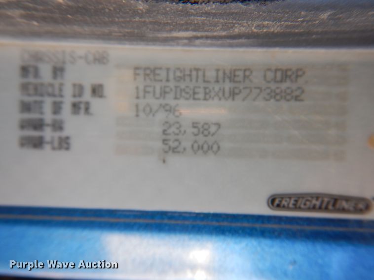 image for item DI5739 1997 Freightliner Classic XL FLD120  semi truck