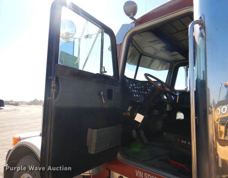 image for item DI5742 1995 Peterbilt 379  semi truck