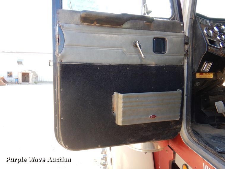 image for item DI5742 1995 Peterbilt 379  semi truck