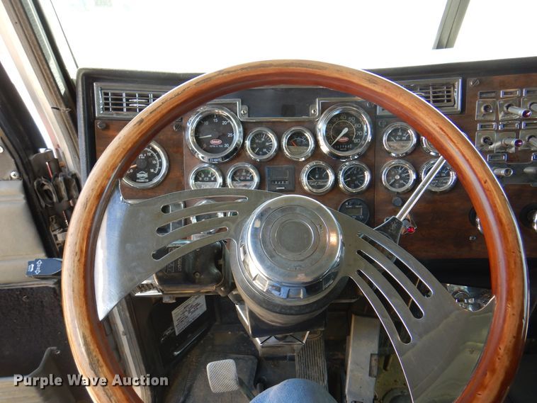 image for item DI5742 1995 Peterbilt 379  semi truck