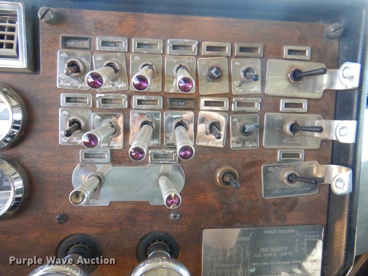 image for item DI5742 1995 Peterbilt 379  semi truck