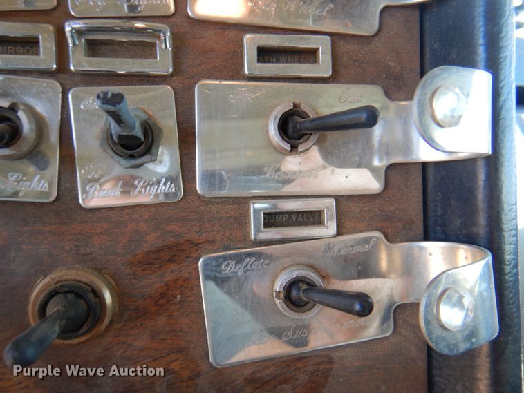 image for item DI5742 1995 Peterbilt 379  semi truck