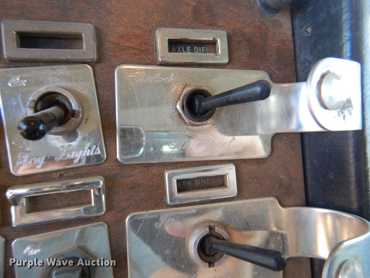 image for item DI5742 1995 Peterbilt 379  semi truck