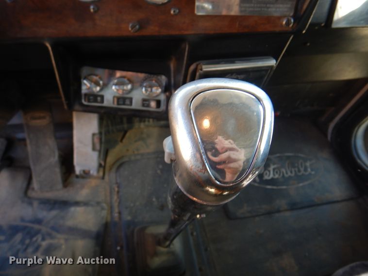 image for item DI5742 1995 Peterbilt 379  semi truck