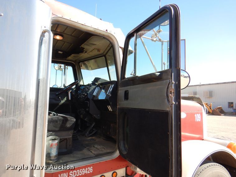 image for item DI5742 1995 Peterbilt 379  semi truck