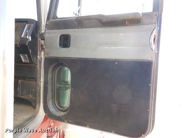 image for item DI5742 1995 Peterbilt 379  semi truck