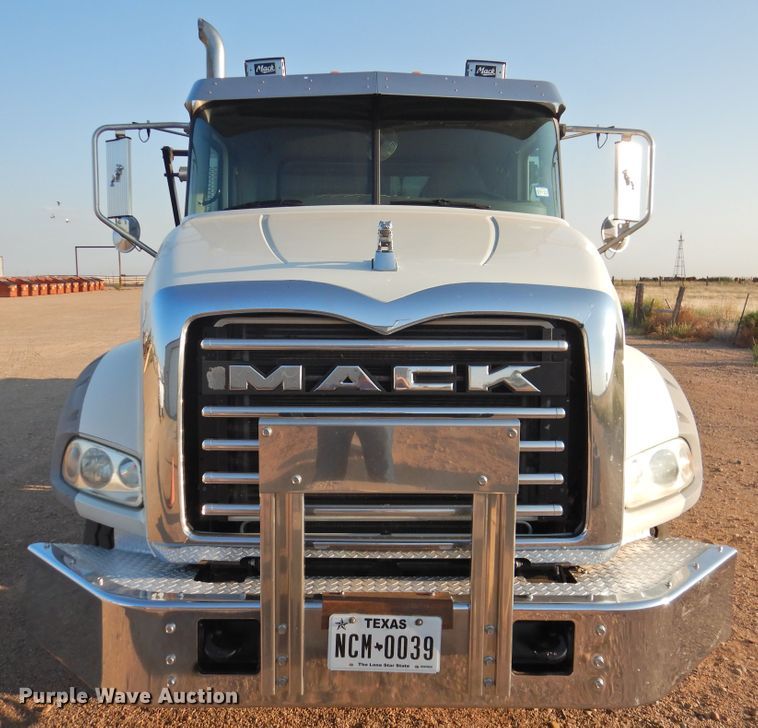 image for item DK2464 2013 Mack GU813  roll-off container truck
