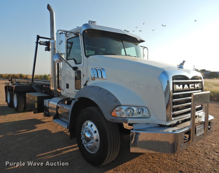 image for item DK2464 2013 Mack GU813  roll-off container truck