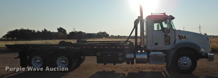 image for item DK2464 2013 Mack GU813  roll-off container truck