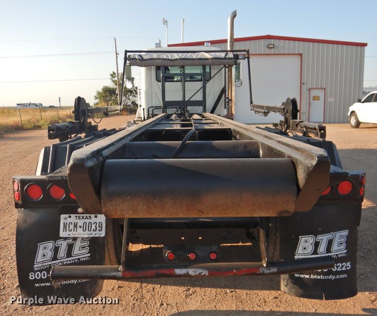 image for item DK2464 2013 Mack GU813  roll-off container truck