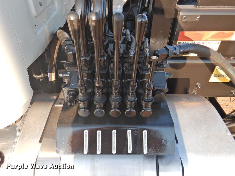 image for item DK2464 2013 Mack GU813  roll-off container truck