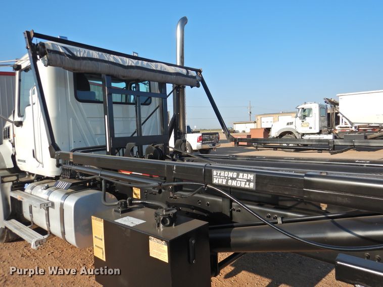 image for item DK2464 2013 Mack GU813  roll-off container truck