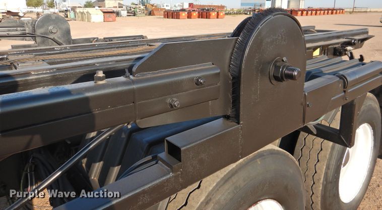 image for item DK2464 2013 Mack GU813  roll-off container truck