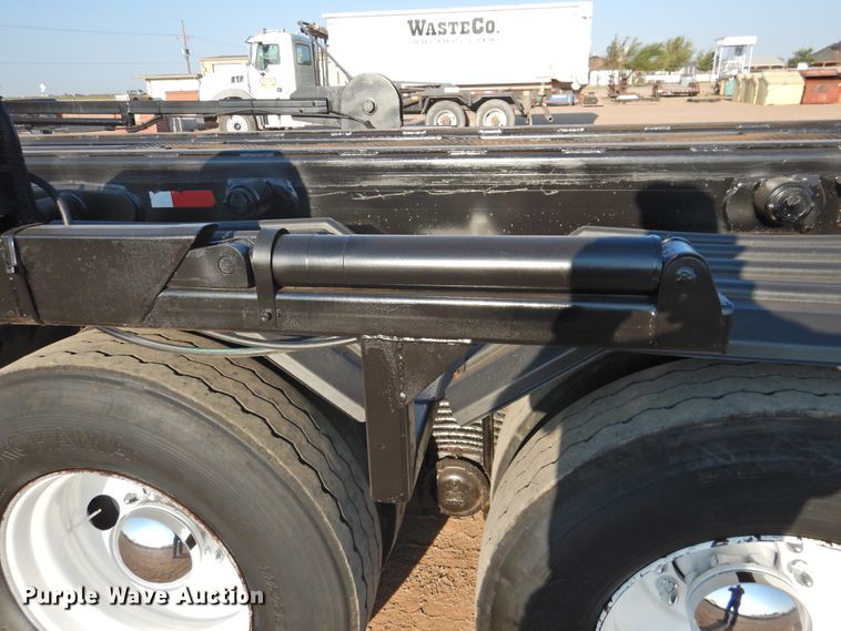 image for item DK2464 2013 Mack GU813  roll-off container truck