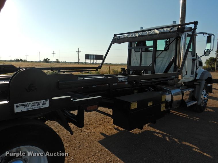 image for item DK2464 2013 Mack GU813  roll-off container truck