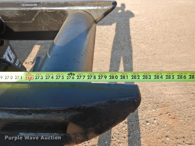 image for item DK2464 2013 Mack GU813  roll-off container truck