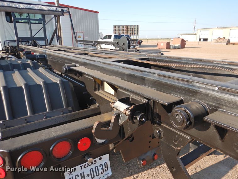 image for item DK2464 2013 Mack GU813  roll-off container truck